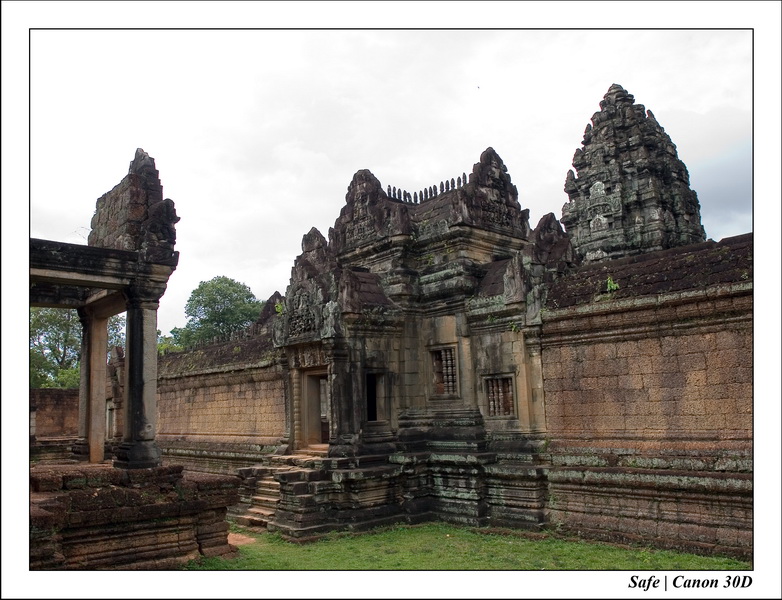 2006 - 07 - Temple angkor - Bantea Samre 07